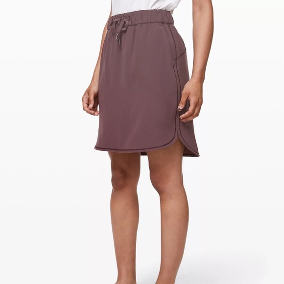 Lululemon on the fly skirt size 8 (dark purple) - Picture 1 of 5
